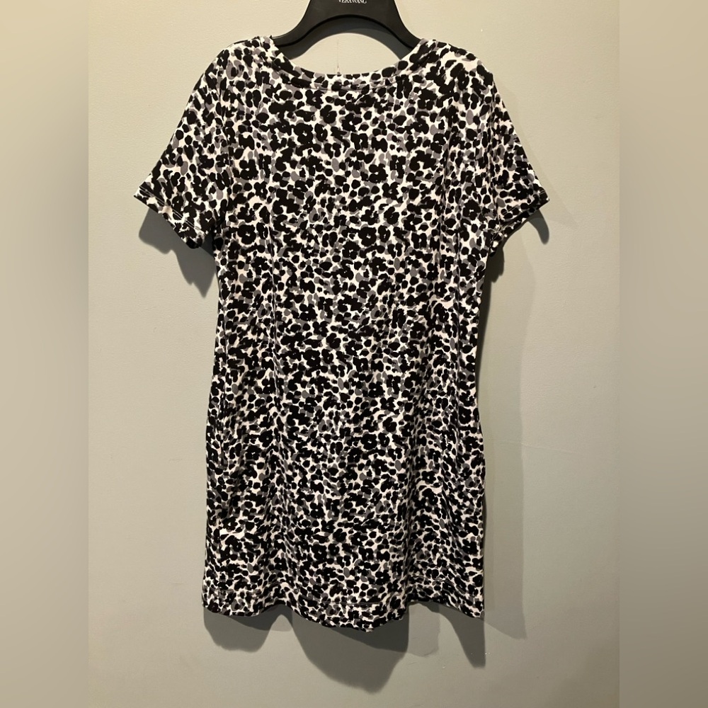 Ellen Tracy Black & White print A-line Dress; 34 inches long